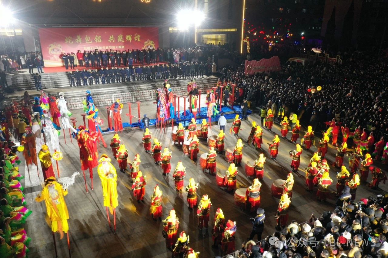 包鋁元宵焰火晚會璀璨上演共慶佳節(jié)展望新征程